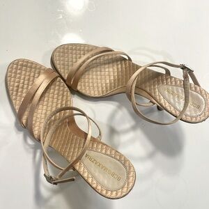 BCBG rose sandals size 51/2b